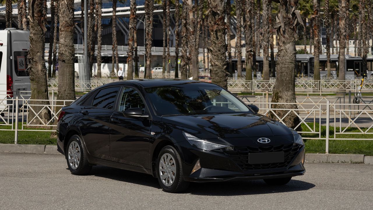 Фото Hyundai Elantra - 1