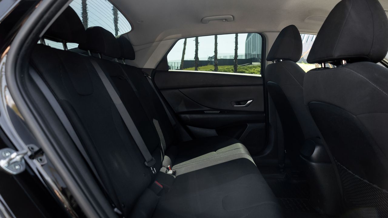 Фото Hyundai Elantra - 4