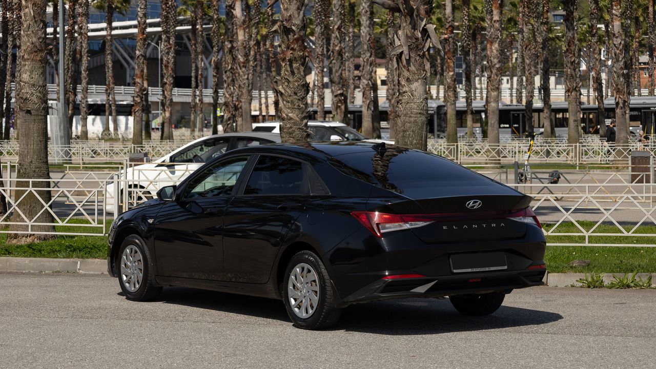 Фото Hyundai Elantra - 2